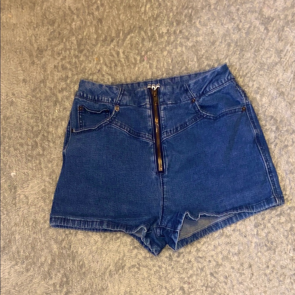 must Bundle For $3 Deal! BDG women’s 26” Waist blue jean shorts, zip-up
